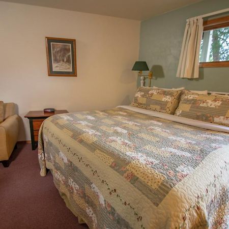 Ridges Inn & Suites Бейлис-Харбор Экстерьер фото