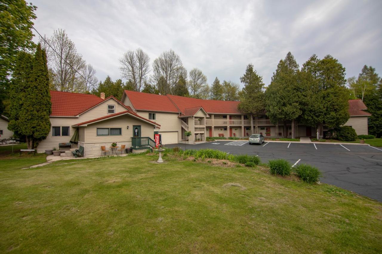 Ridges Inn & Suites Бейлис-Харбор Экстерьер фото