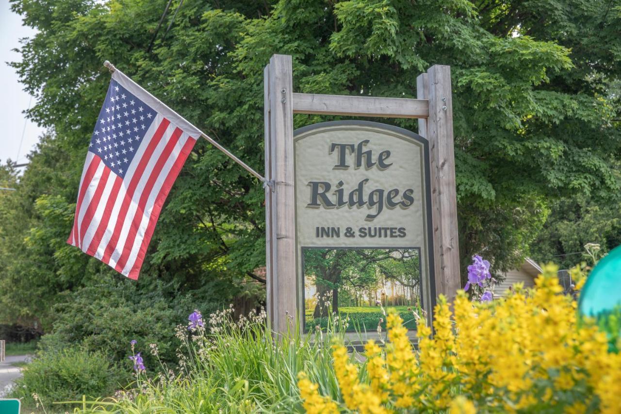Ridges Inn & Suites Бейлис-Харбор Экстерьер фото
